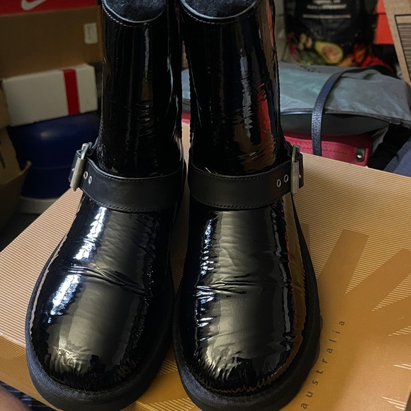 Women’s UGG Black Patent leather Blaise Boots Size 8 - Picture 1 of 7